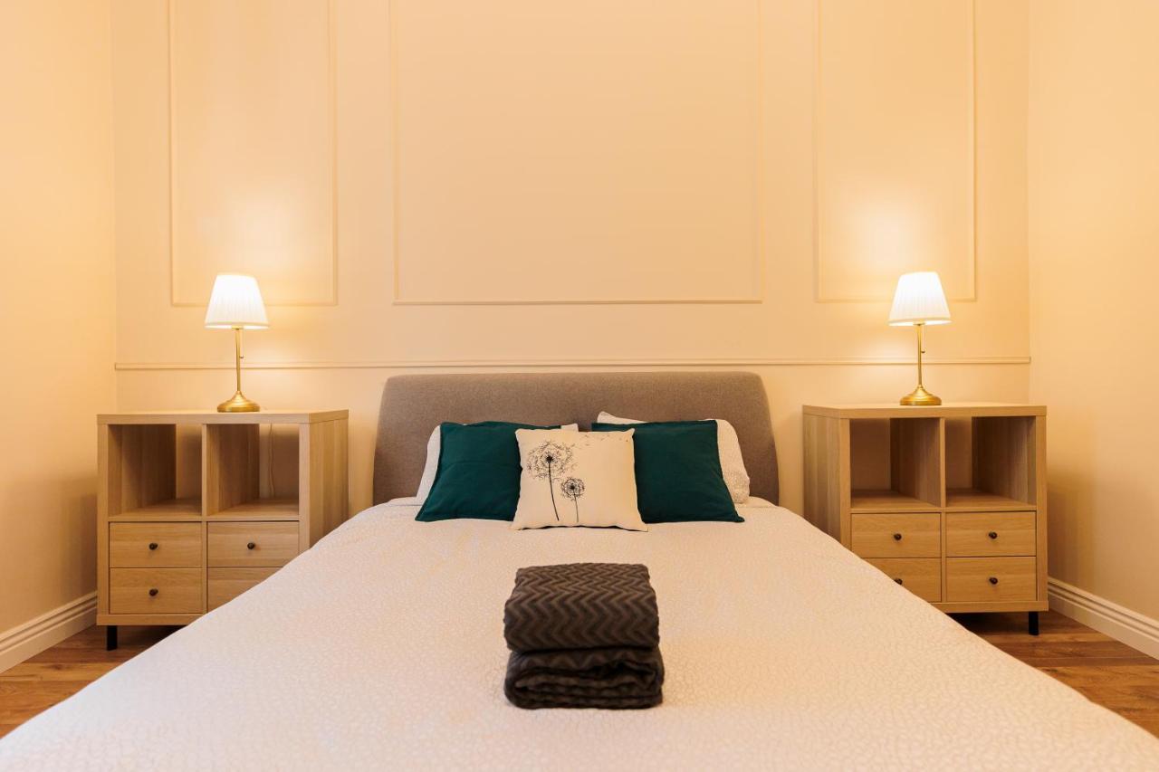 Cozy Apartment In The Historical City Center ทิมิชัวรา ภายนอก รูปภาพ