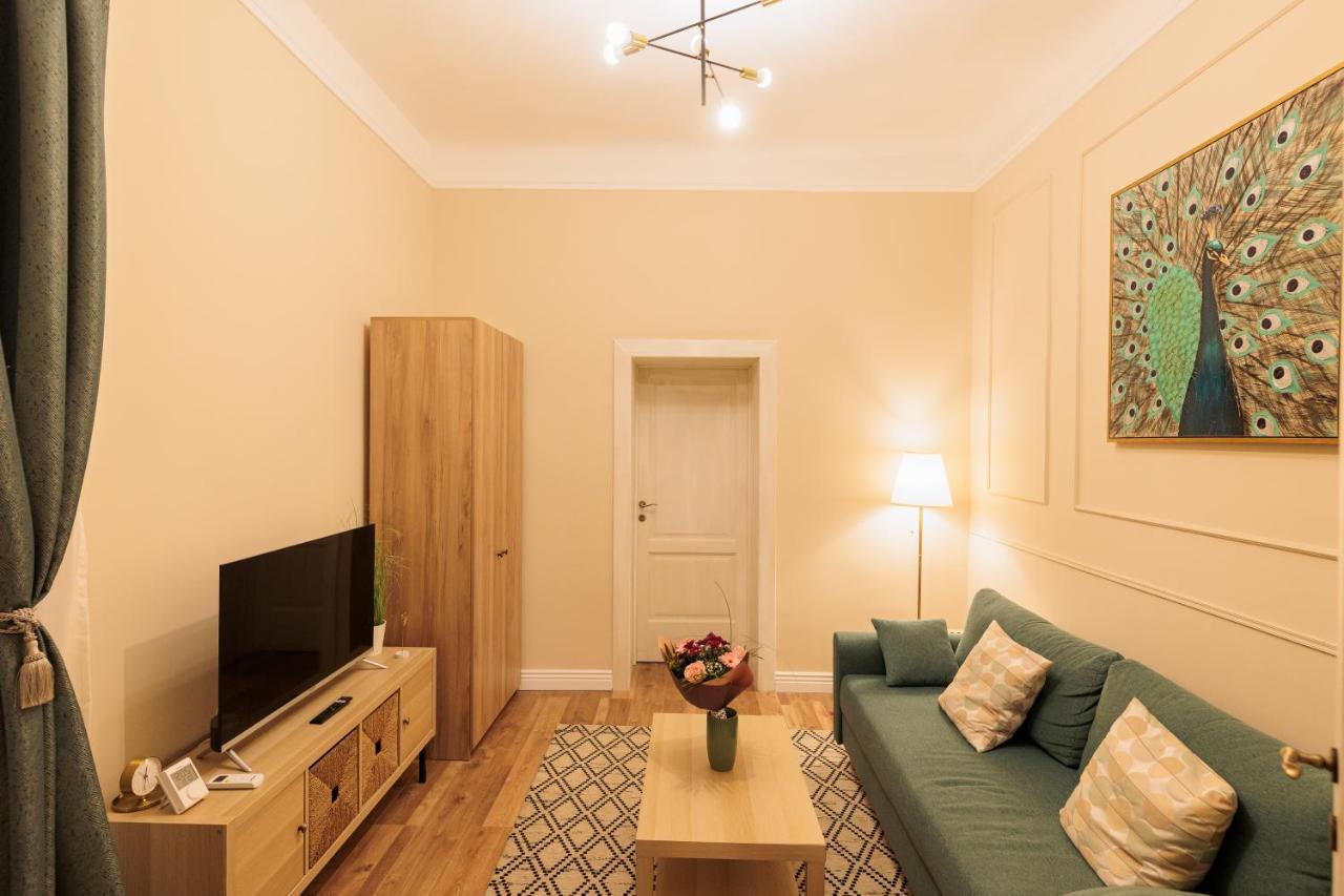 Cozy Apartment In The Historical City Center ทิมิชัวรา ภายนอก รูปภาพ