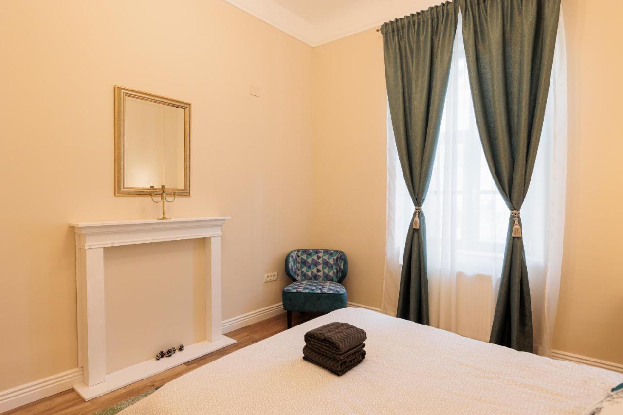 Cozy Apartment In The Historical City Center ทิมิชัวรา ภายนอก รูปภาพ